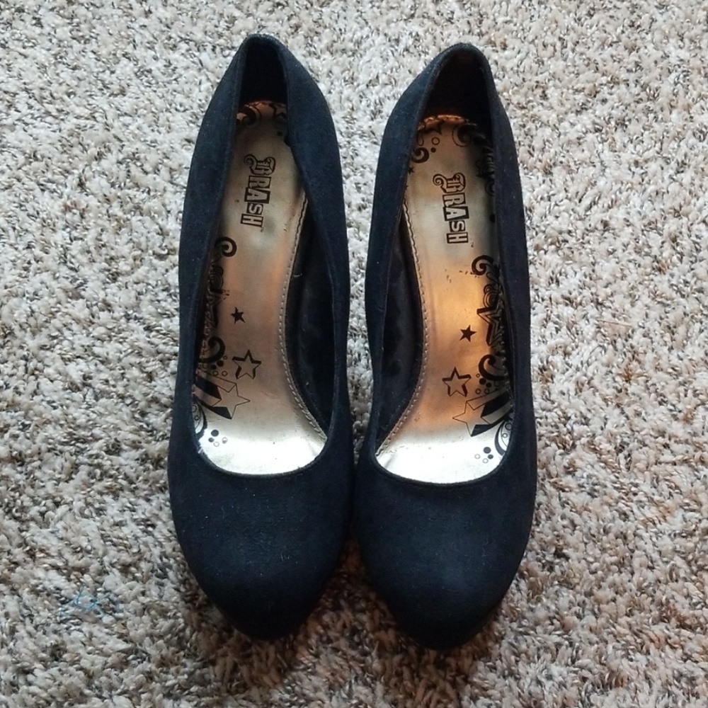 Black stiletto pumps